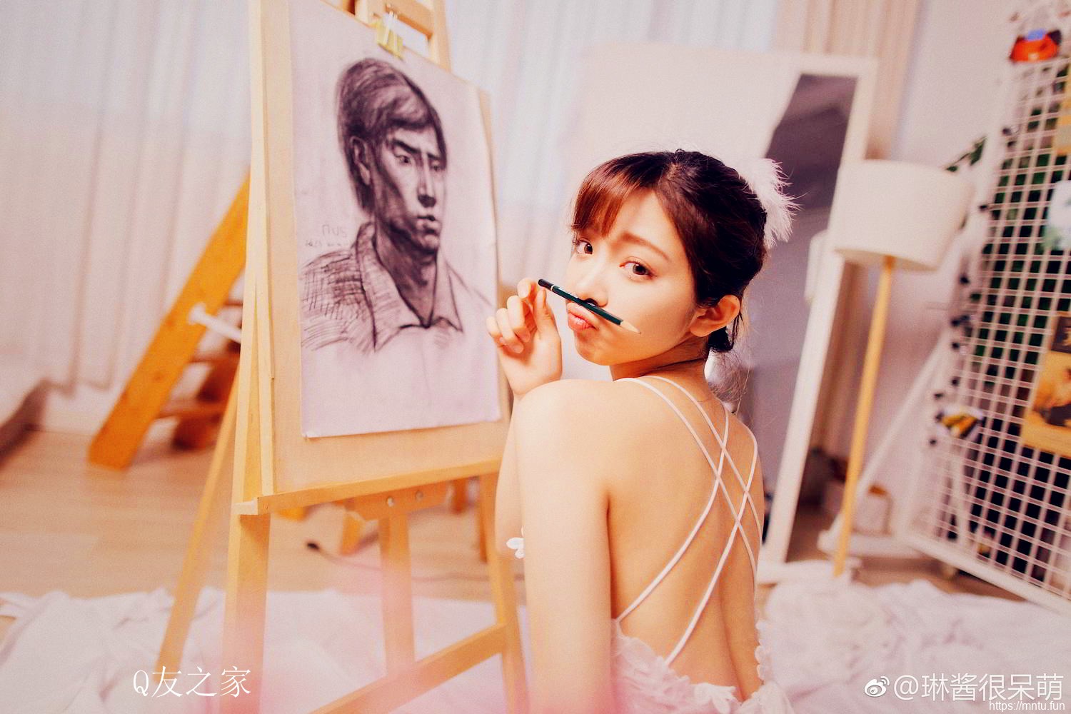 妹子天空街拍美女栏目为您提供街拍美女图片