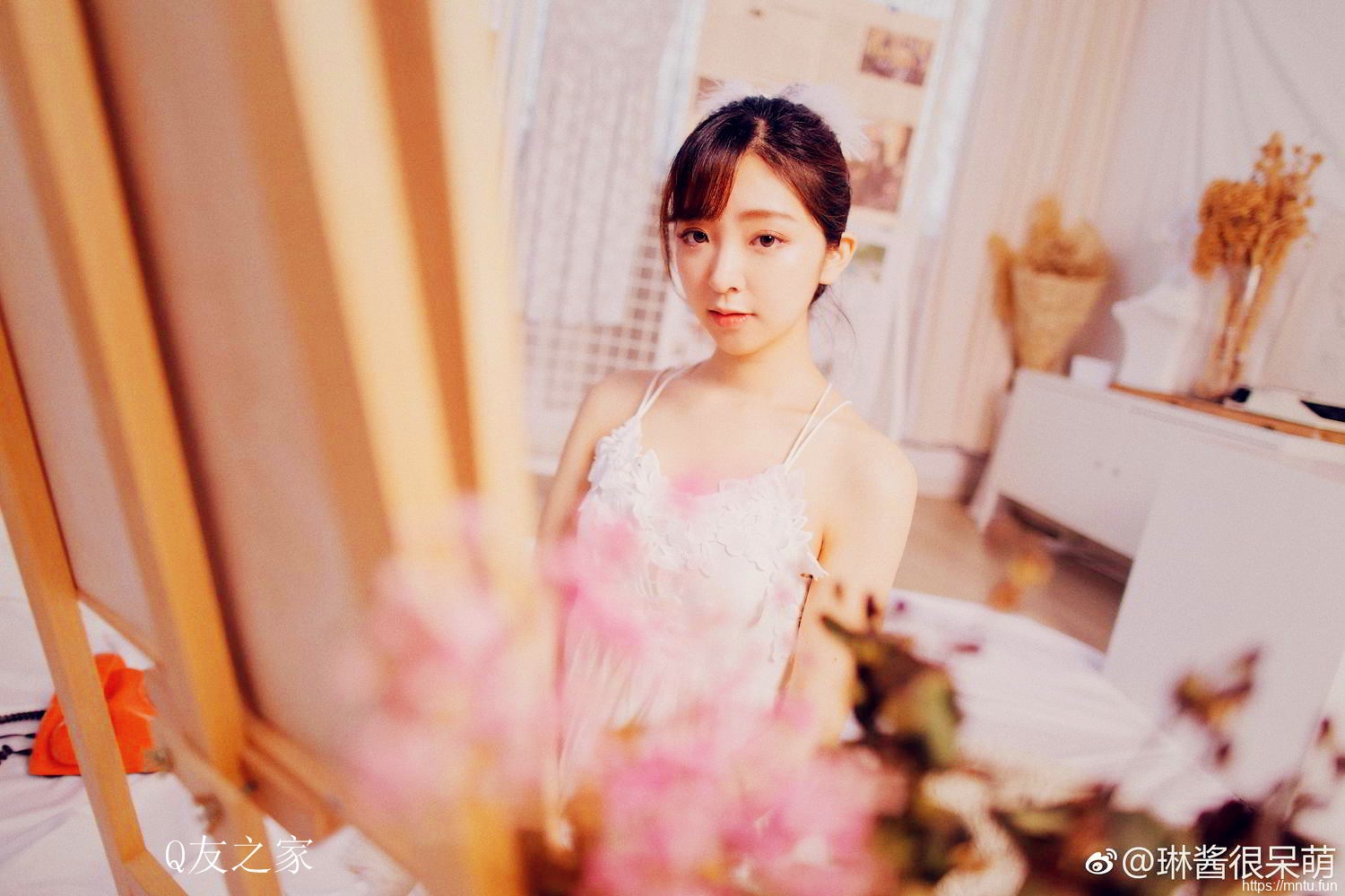 妹子天空街拍美女栏目为您提供街拍美女图片