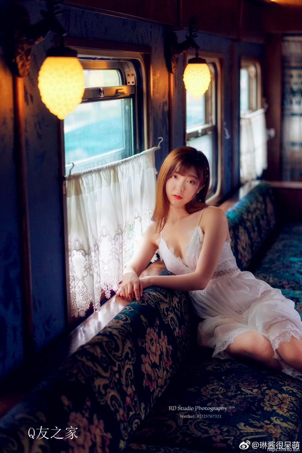 妹子天空街拍美女栏目为您提供街拍美女图片