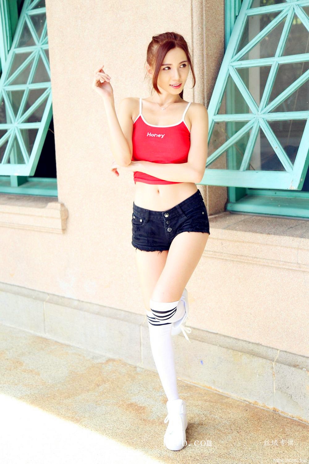 性感扭屁股美女蔡譯心透视内裤淫荡自摸乳房奶沟销魂图片