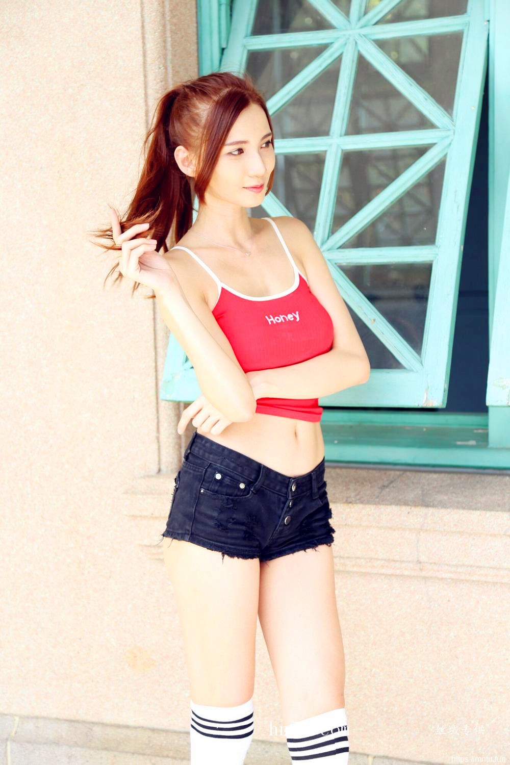 性感扭屁股美女蔡譯心透视内裤淫荡自摸乳房奶沟销魂图片