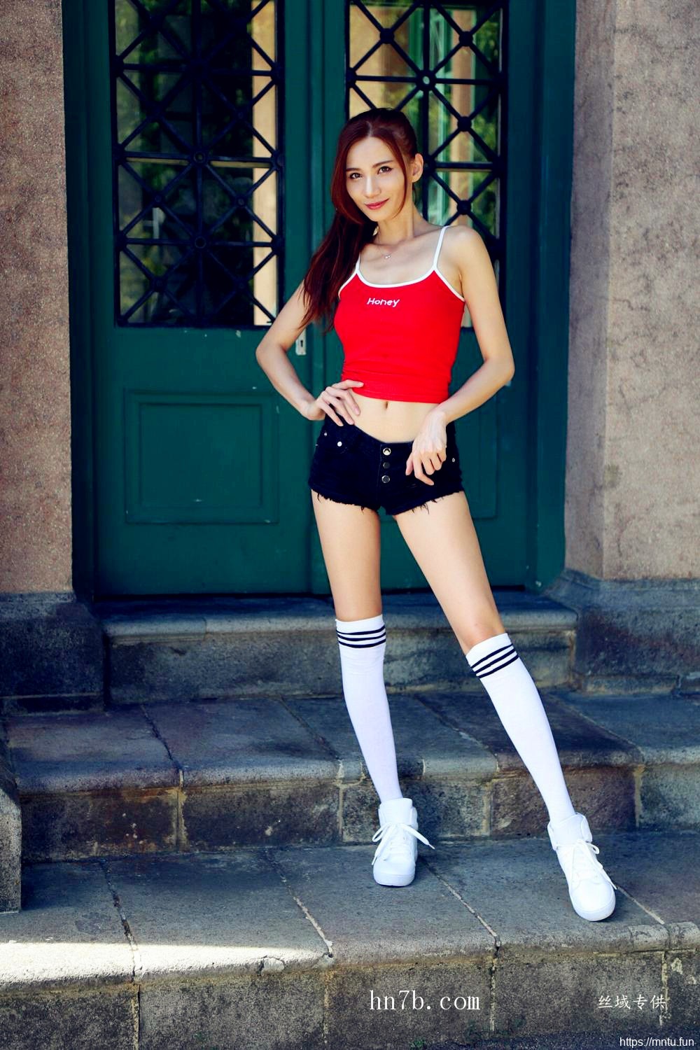 性感扭屁股美女蔡譯心透视内裤淫荡自摸乳房奶沟销魂图片