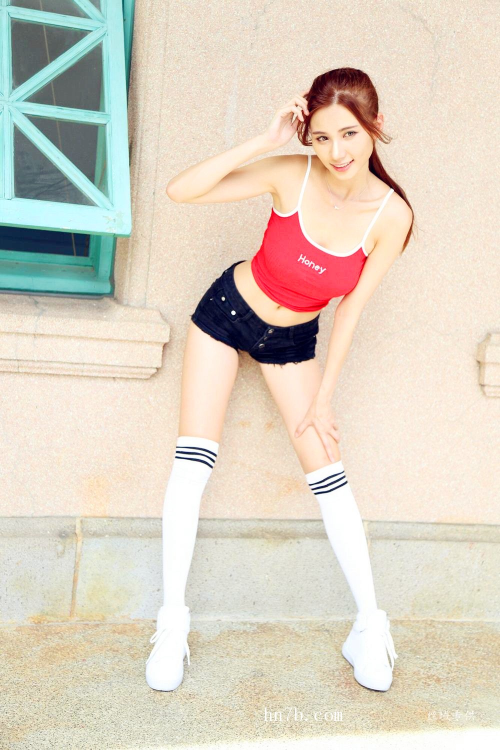 性感扭屁股美女蔡譯心透视内裤淫荡自摸乳房奶沟销魂图片