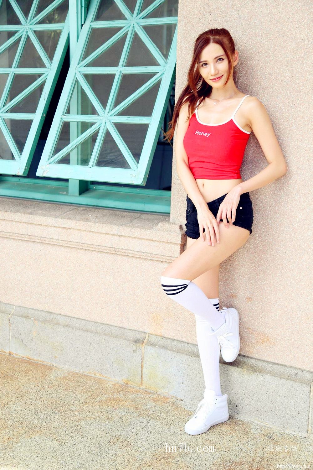 性感扭屁股美女蔡譯心透视内裤淫荡自摸乳房奶沟销魂图片