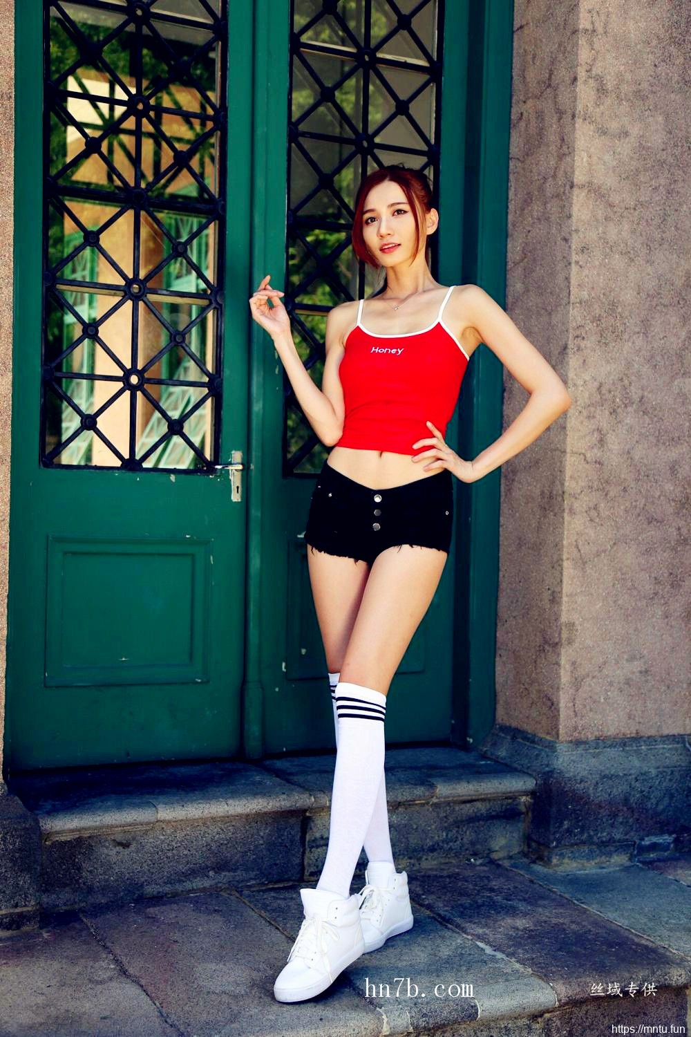 性感扭屁股美女蔡譯心透视内裤淫荡自摸乳房奶沟销魂图片