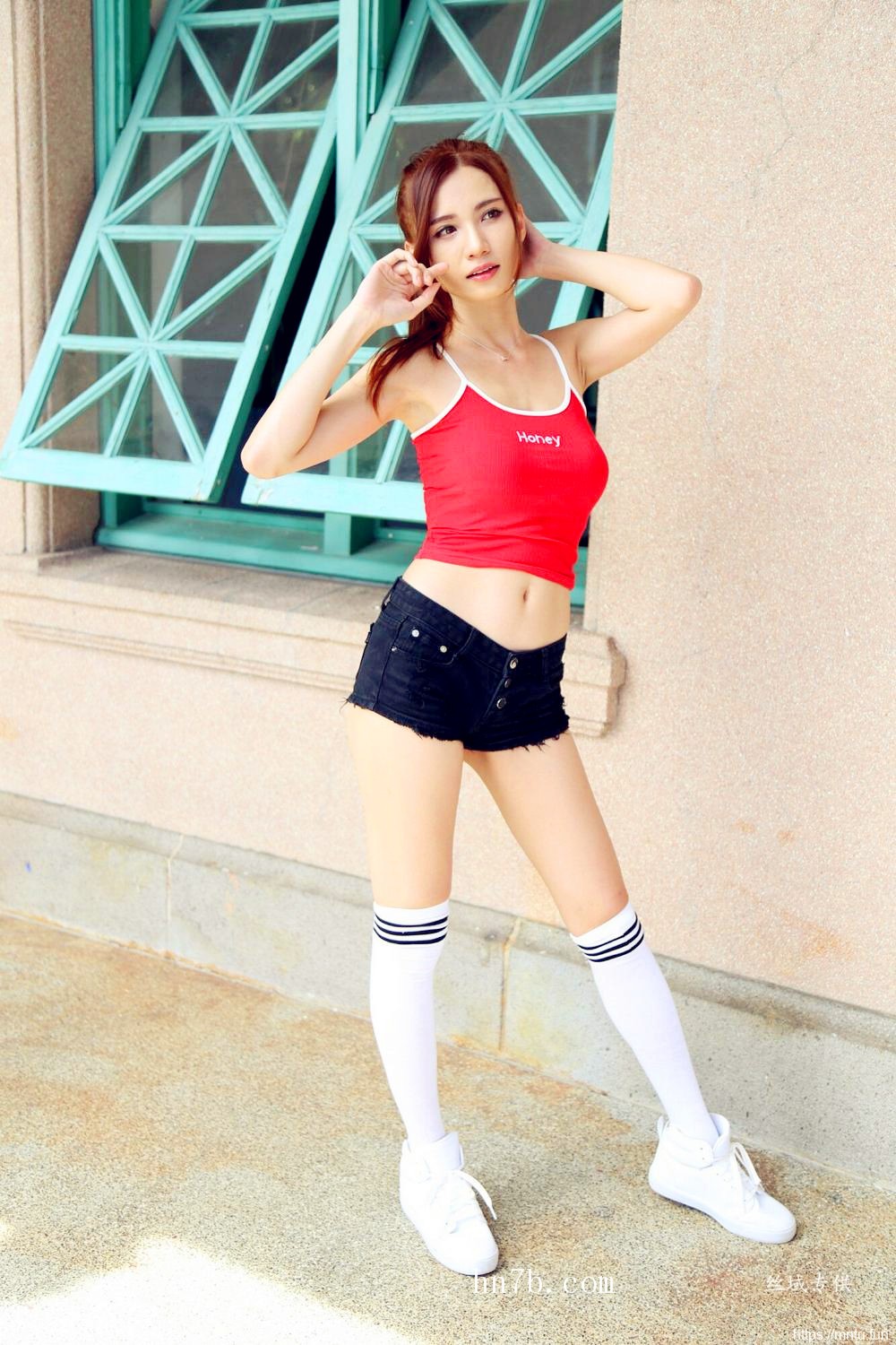 性感扭屁股美女蔡譯心透视内裤淫荡自摸乳房奶沟销魂图片