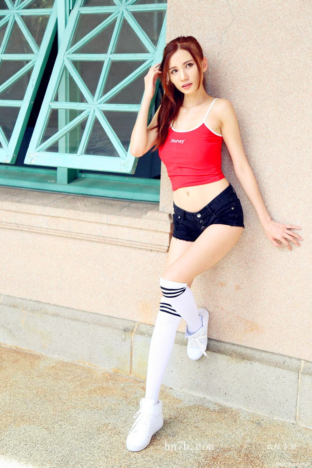 性感扭屁股美女蔡譯心透视内裤淫荡自摸乳房奶沟销魂图片