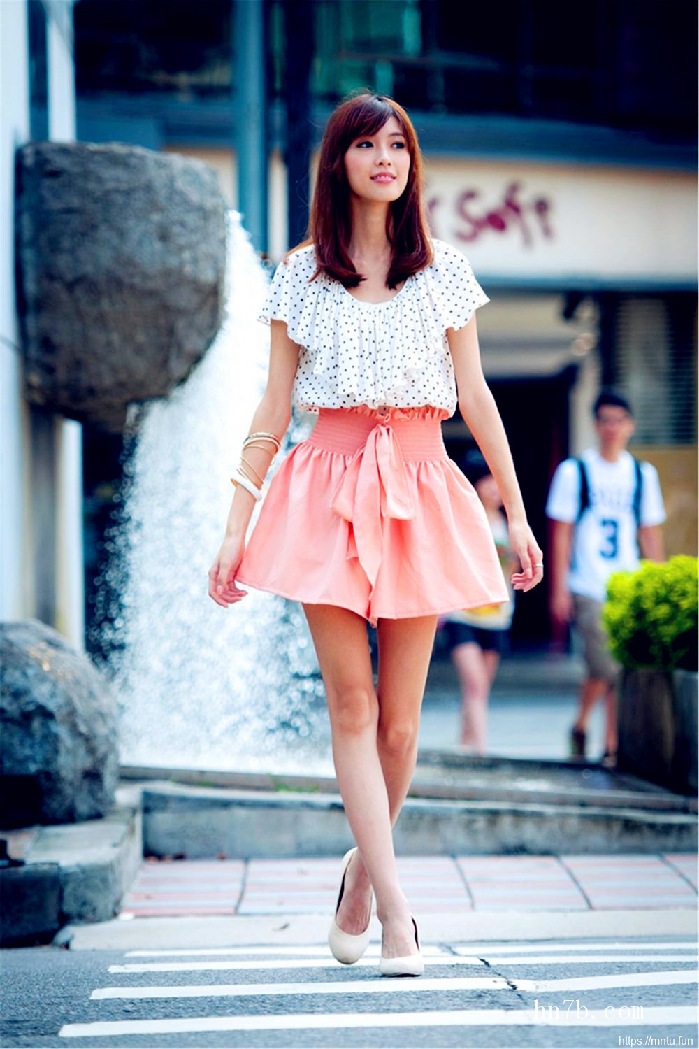 细腿大胸美鲍少妇陈雅漫情趣VIP激情图片