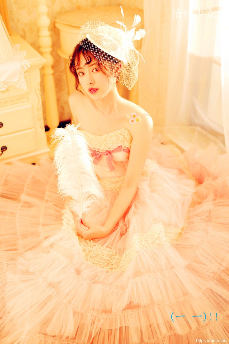 清纯软妹大胸妹子个性摄影图片