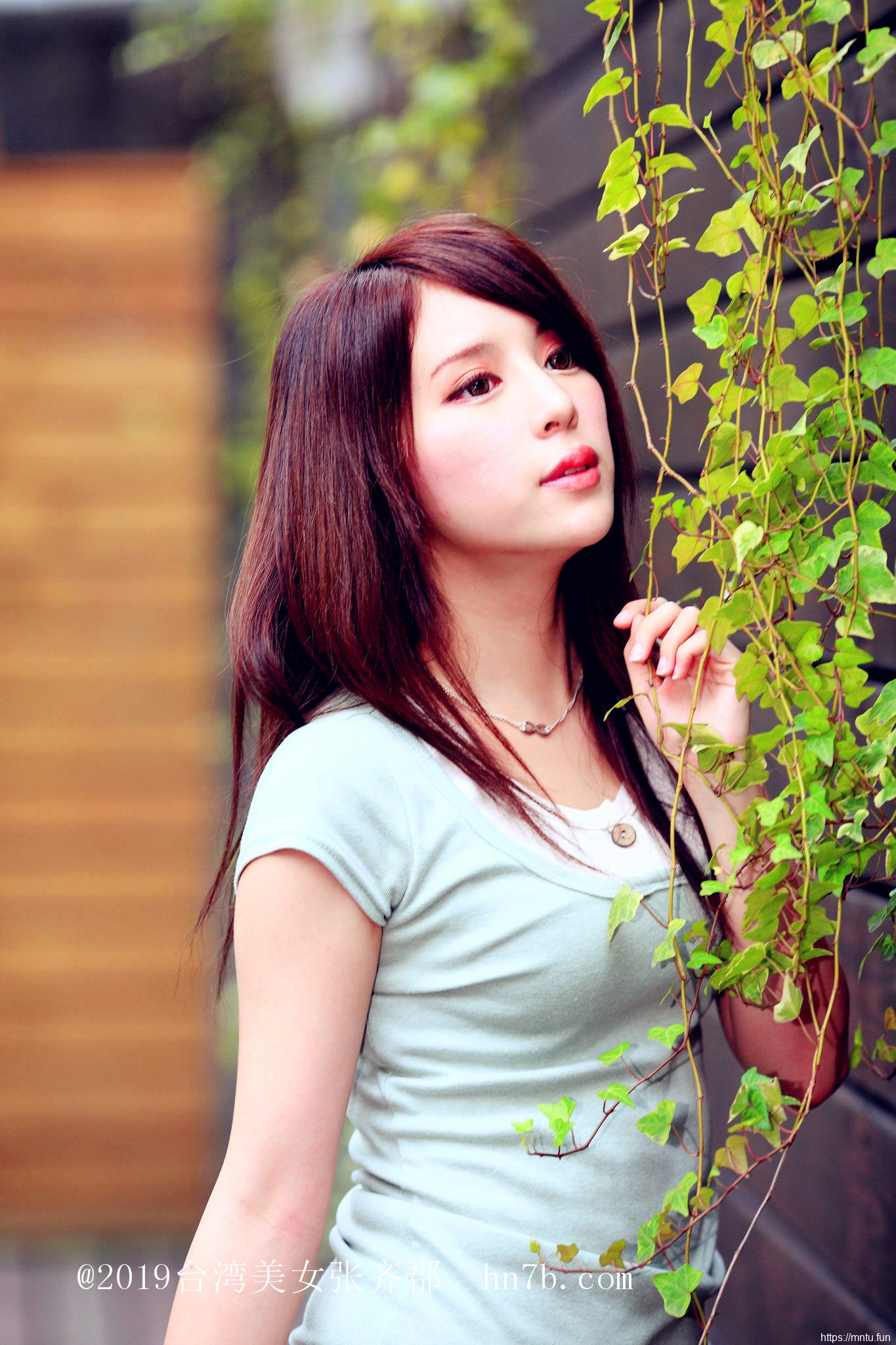 制服诱惑美女张齐郡丝袜美腿摄影