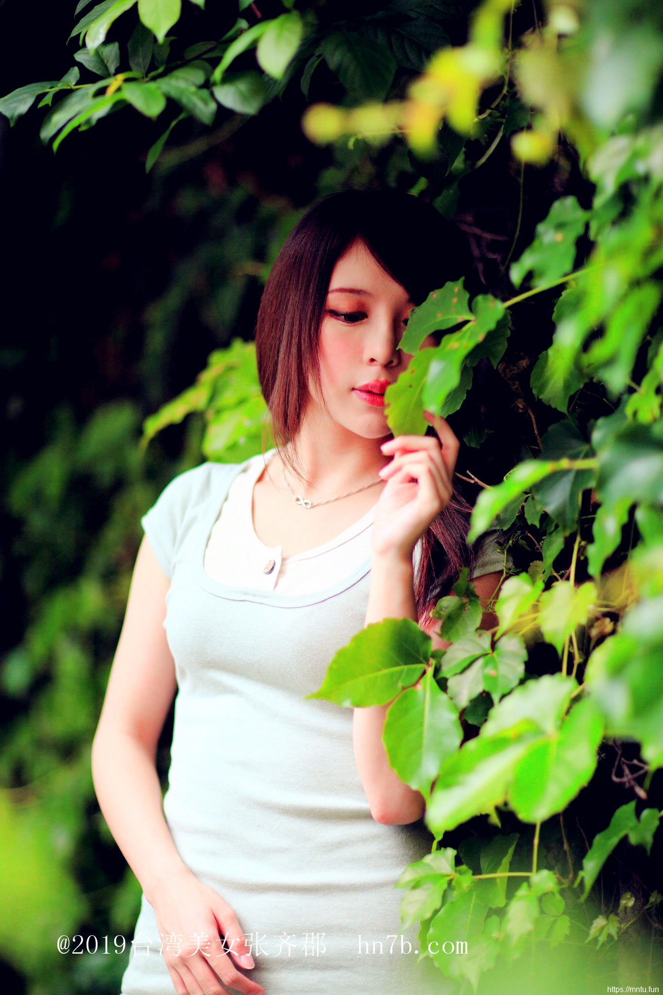 制服诱惑美女张齐郡丝袜美腿摄影