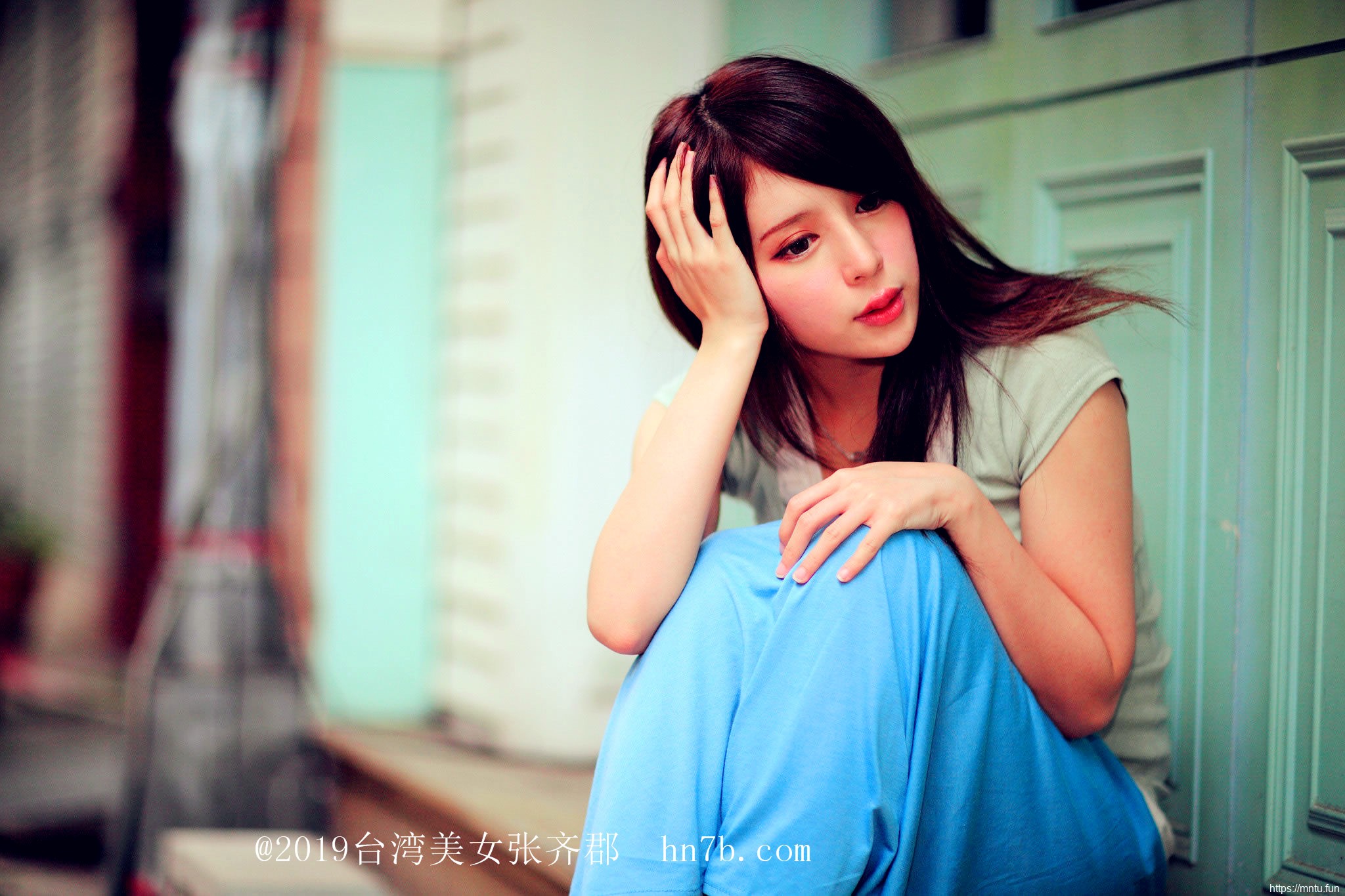 制服诱惑美女张齐郡丝袜美腿摄影