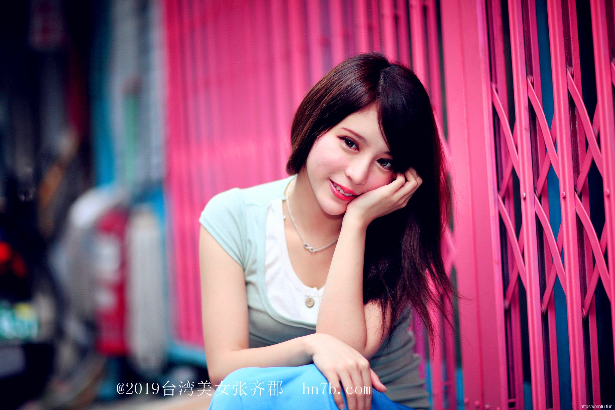 制服诱惑美女张齐郡丝袜美腿摄影