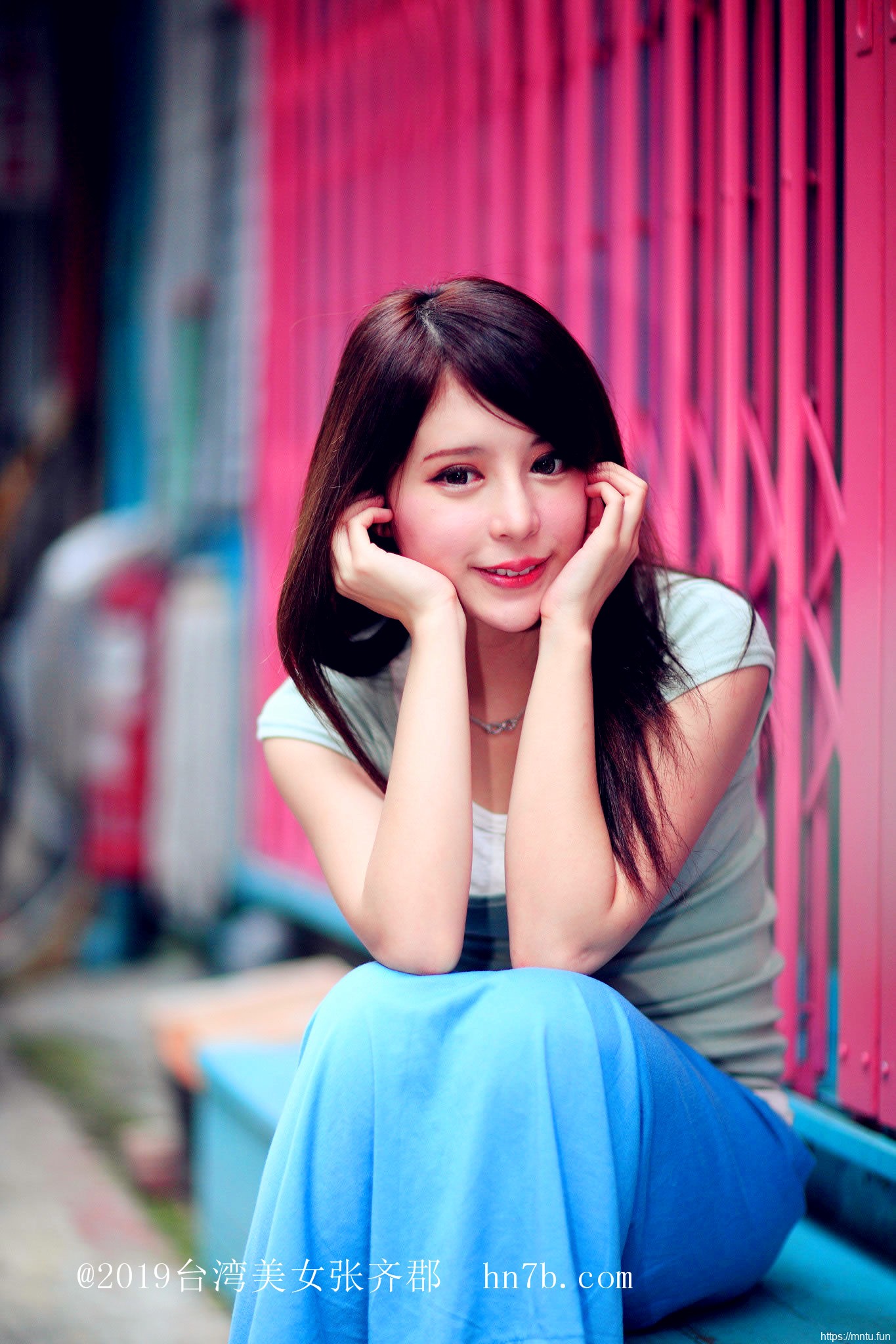 制服诱惑美女张齐郡丝袜美腿摄影