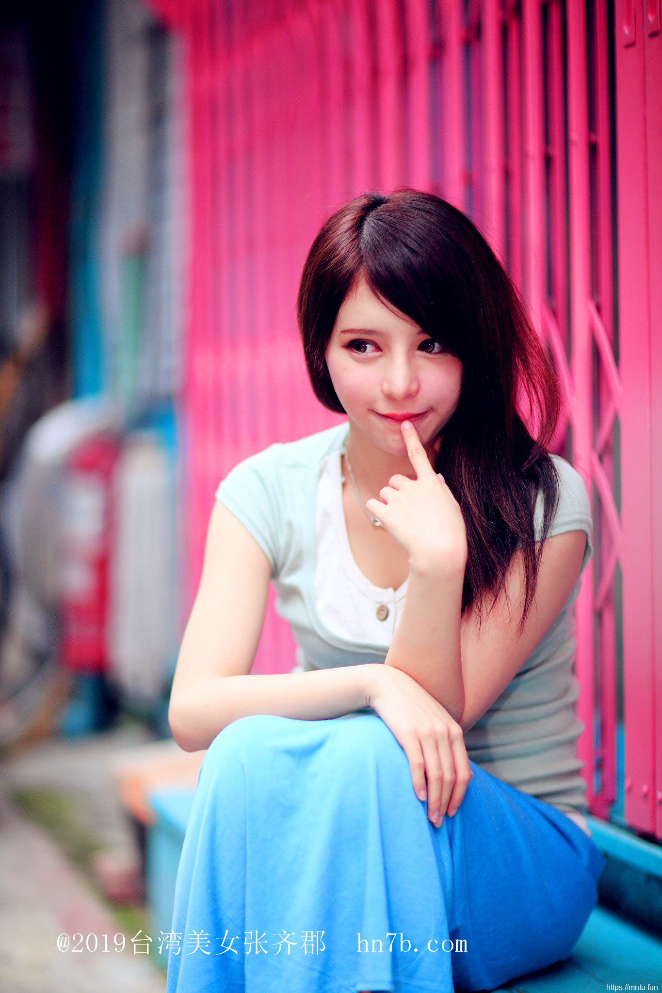 制服诱惑美女张齐郡丝袜美腿摄影