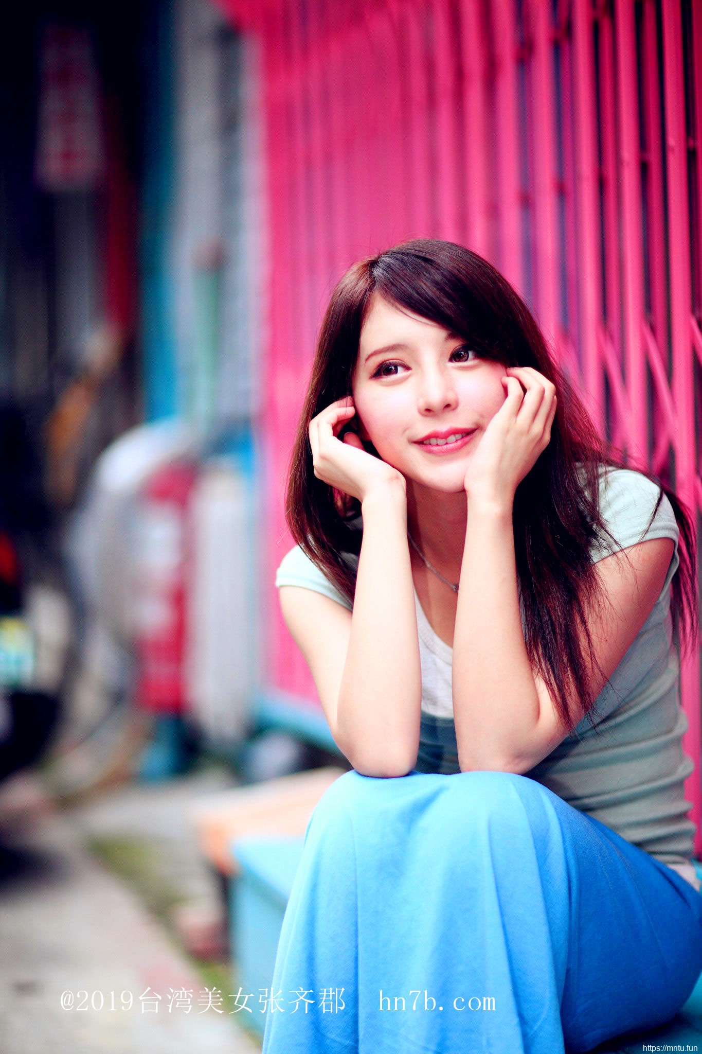 制服诱惑美女张齐郡丝袜美腿摄影