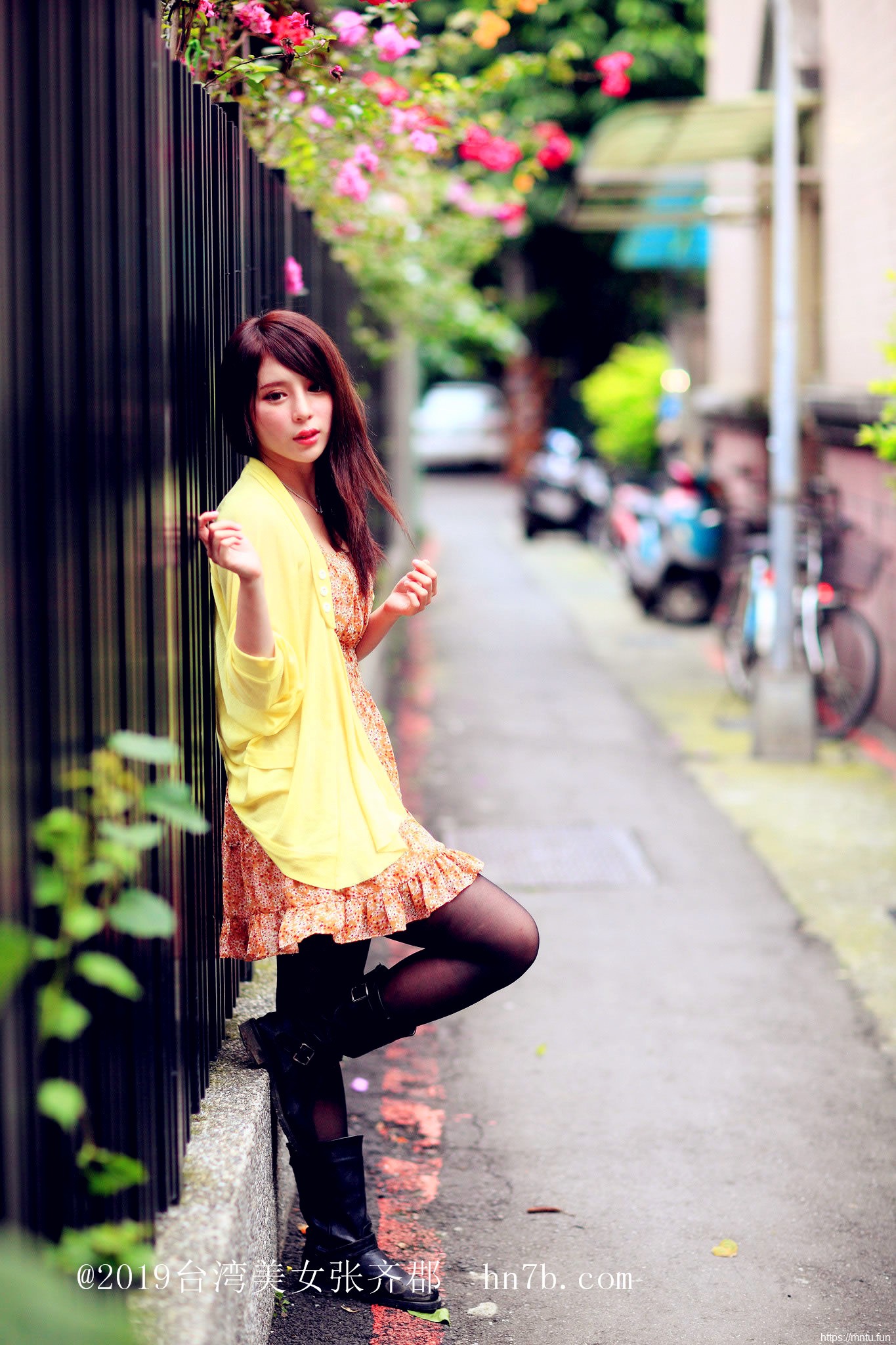 制服诱惑美女张齐郡丝袜美腿摄影