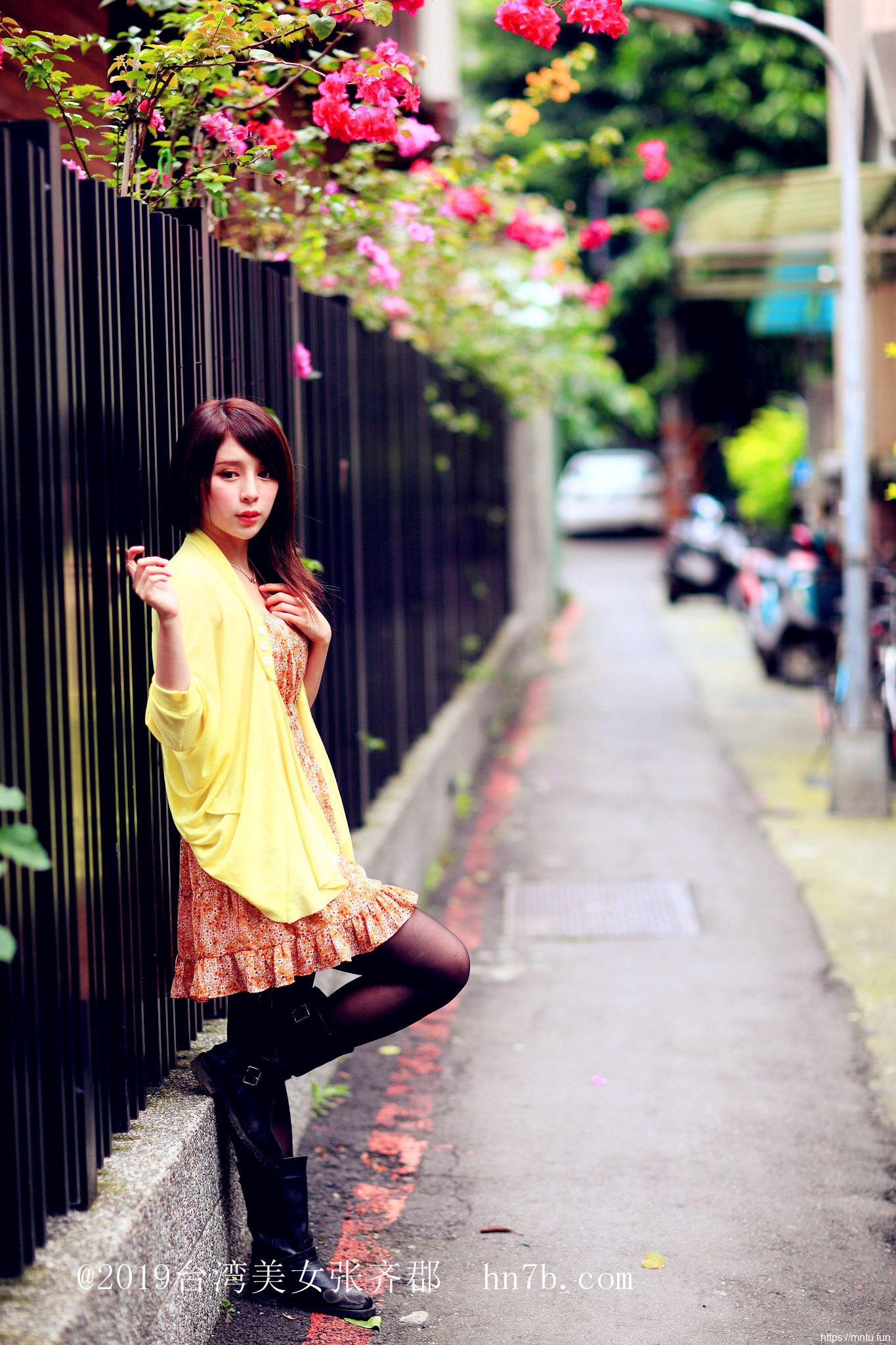 制服诱惑美女张齐郡丝袜美腿摄影