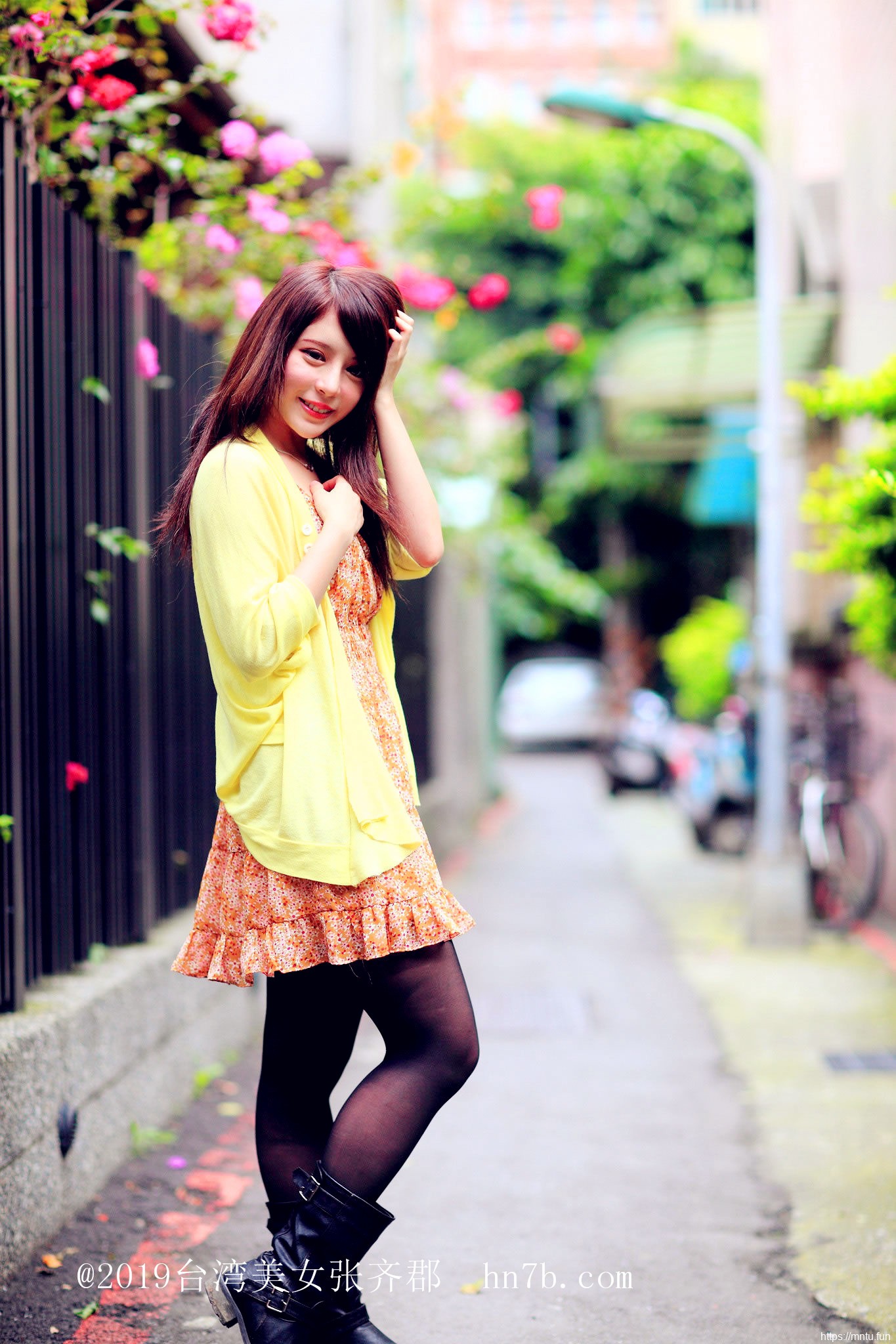 制服诱惑美女张齐郡丝袜美腿摄影