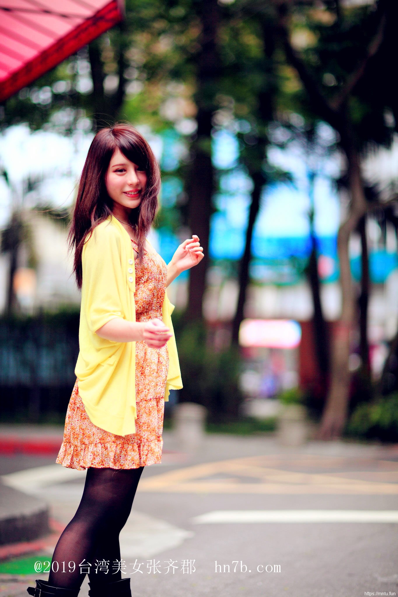 制服诱惑美女张齐郡丝袜美腿摄影