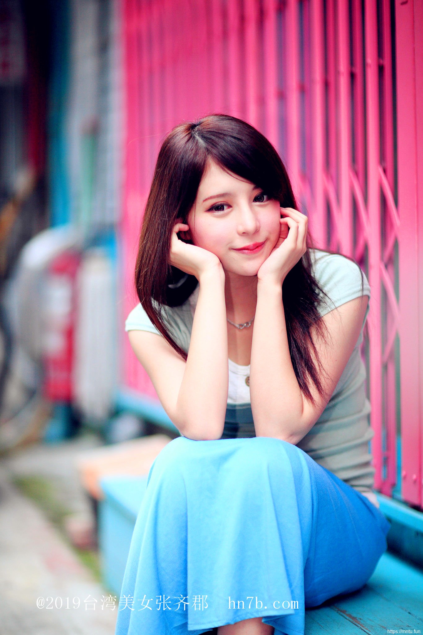 制服诱惑美女张齐郡丝袜美腿摄影