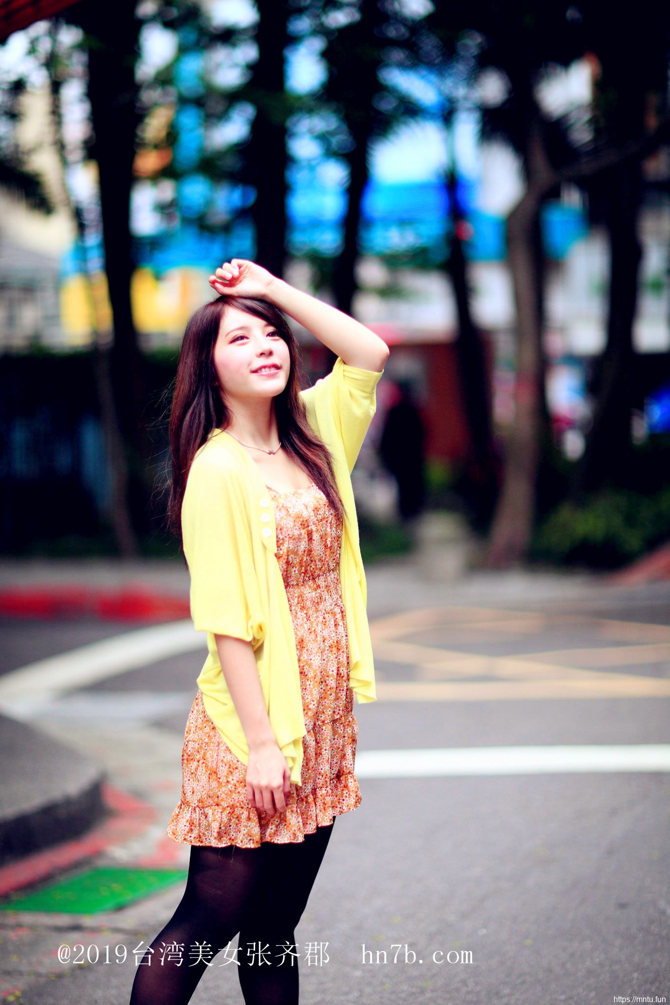 制服诱惑美女张齐郡丝袜美腿摄影