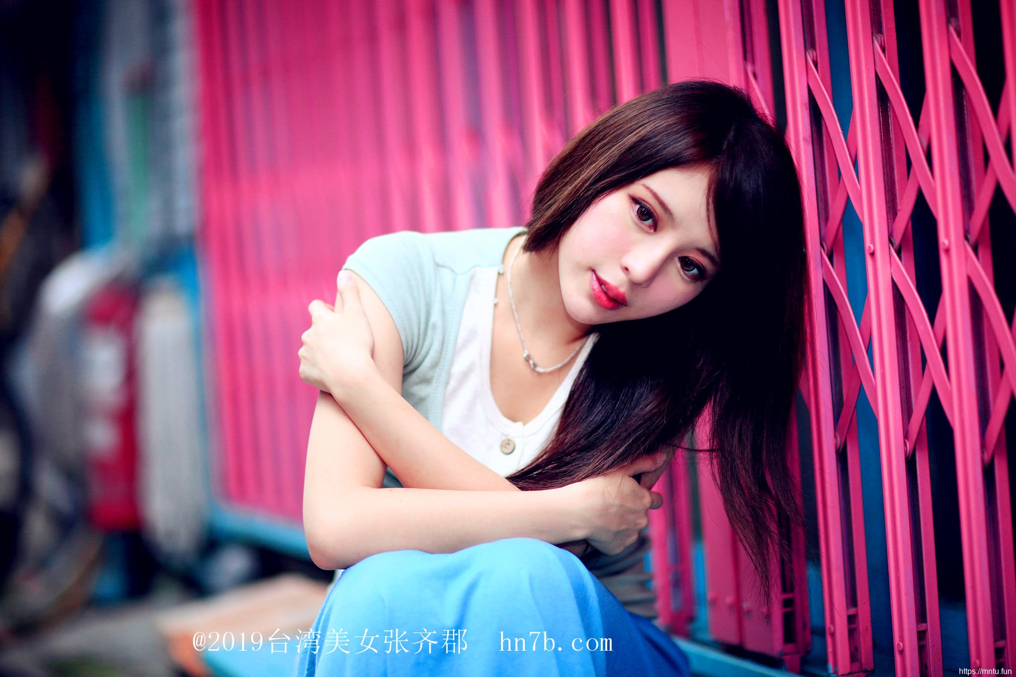 制服诱惑美女张齐郡丝袜美腿摄影