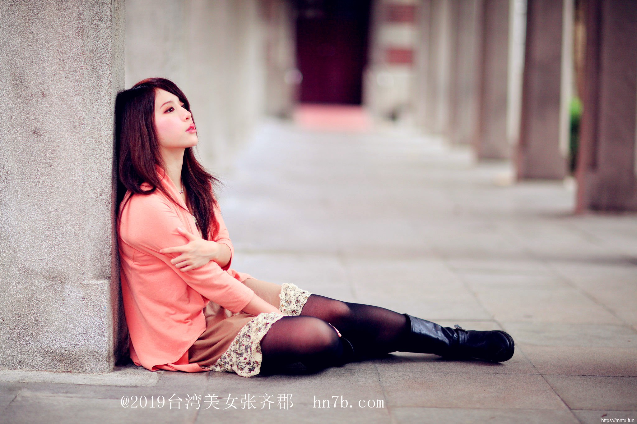 制服诱惑美女张齐郡丝袜美腿摄影