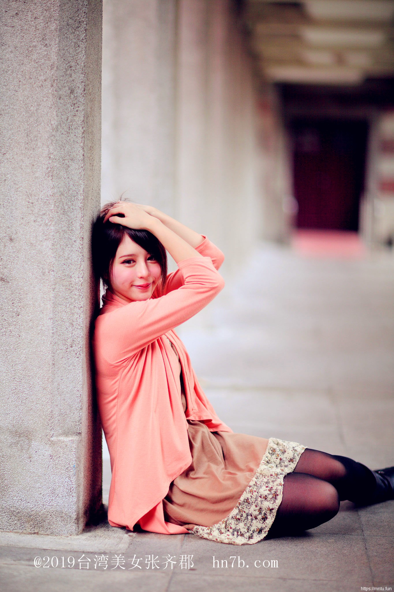 制服诱惑美女张齐郡丝袜美腿摄影