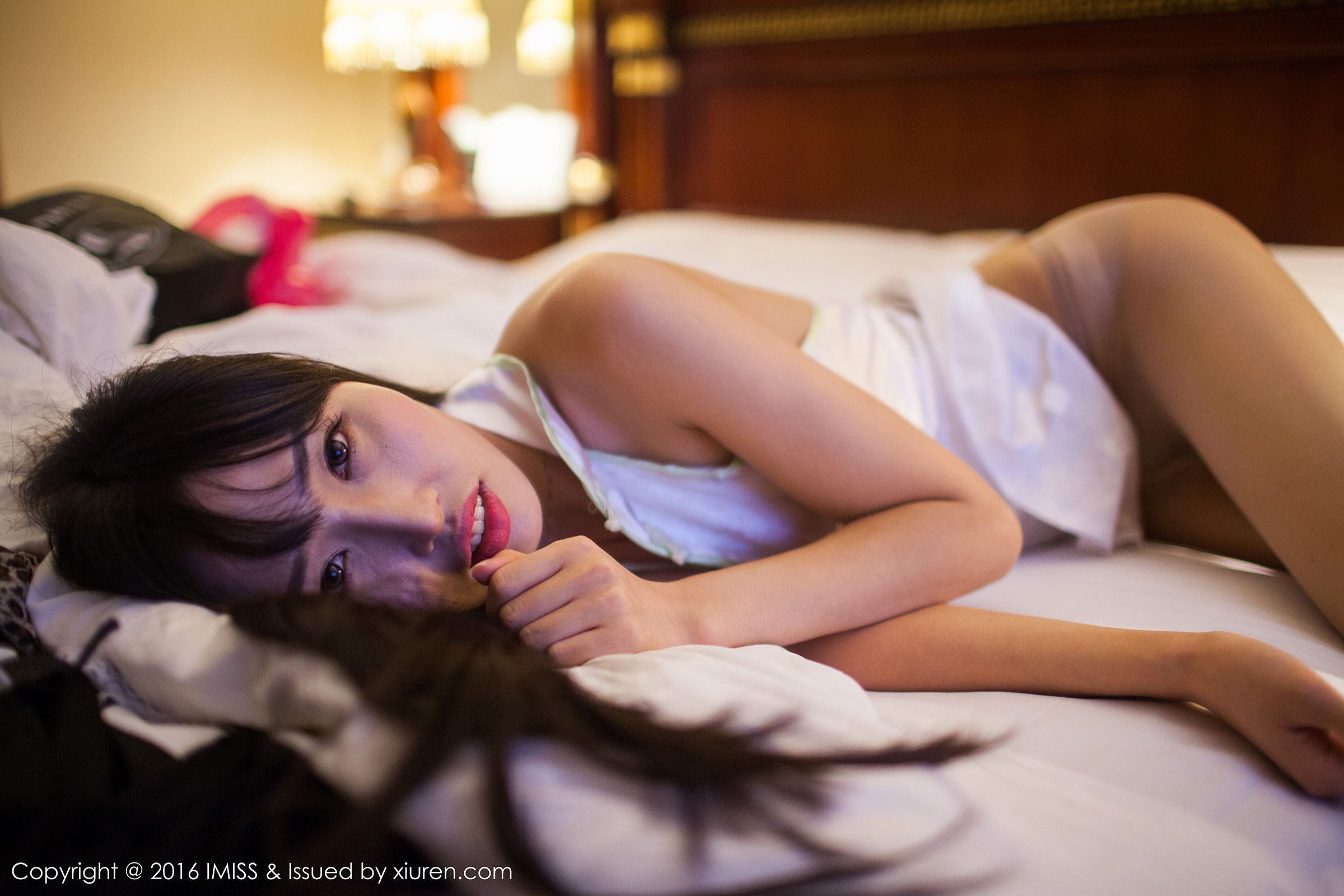 [IMiss爱蜜社] VOL.122 石心琪 &#8211; 丝袜睡衣系列[54P]