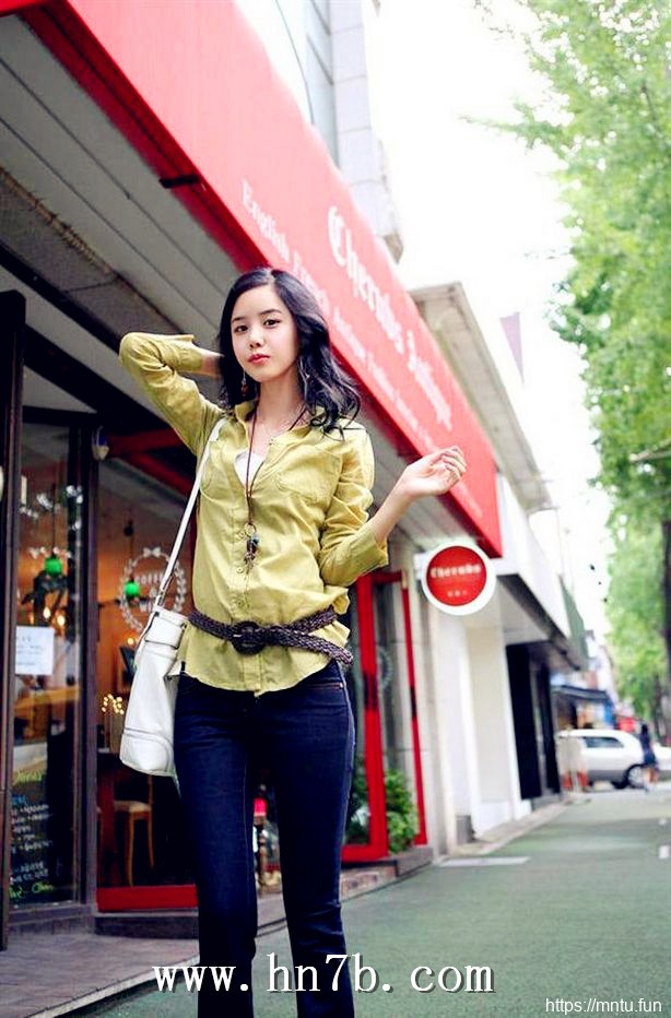 高挑靓丽韩版衬衫搭牛仔热裤长美腿美女摄影