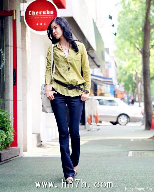 高挑靓丽韩版衬衫搭牛仔热裤长美腿美女摄影