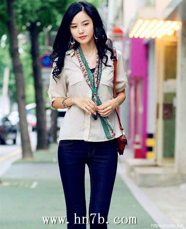 高挑靓丽韩版衬衫搭牛仔热裤长美腿美女摄影