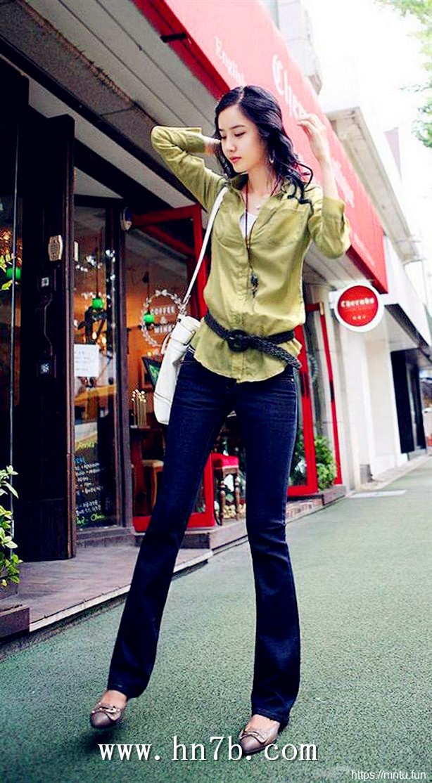 高挑靓丽韩版衬衫搭牛仔热裤长美腿美女摄影