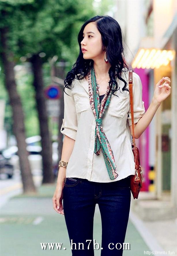 高挑靓丽韩版衬衫搭牛仔热裤长美腿美女摄影