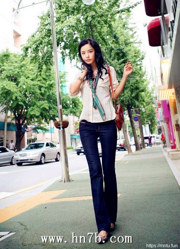高挑靓丽韩版衬衫搭牛仔热裤长美腿美女摄影