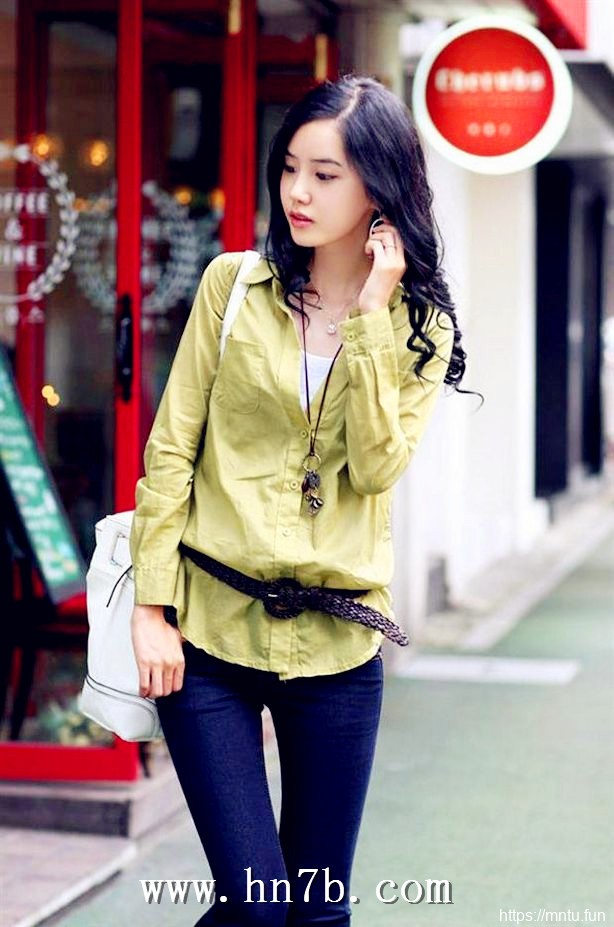 高挑靓丽韩版衬衫搭牛仔热裤长美腿美女摄影