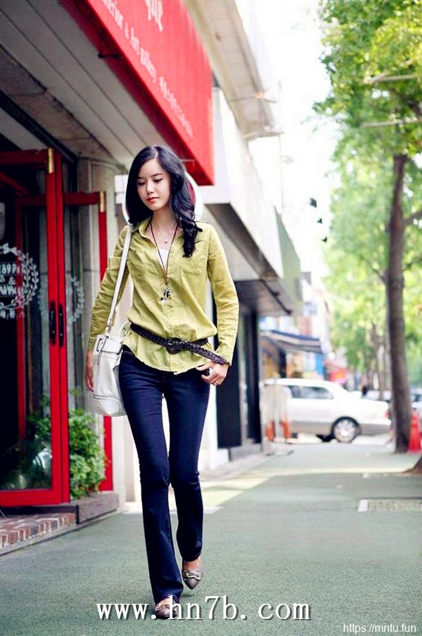 高挑靓丽韩版衬衫搭牛仔热裤长美腿美女摄影