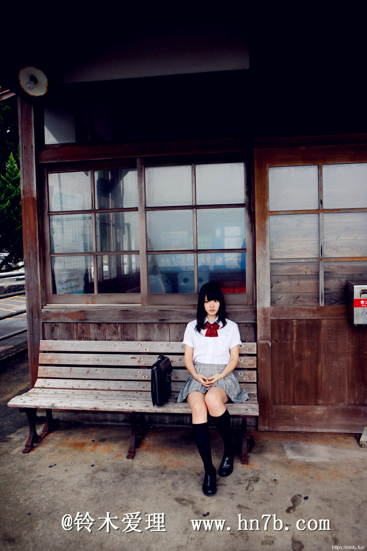 清新极品女神气质养眼美女铃木爱理户外摄影