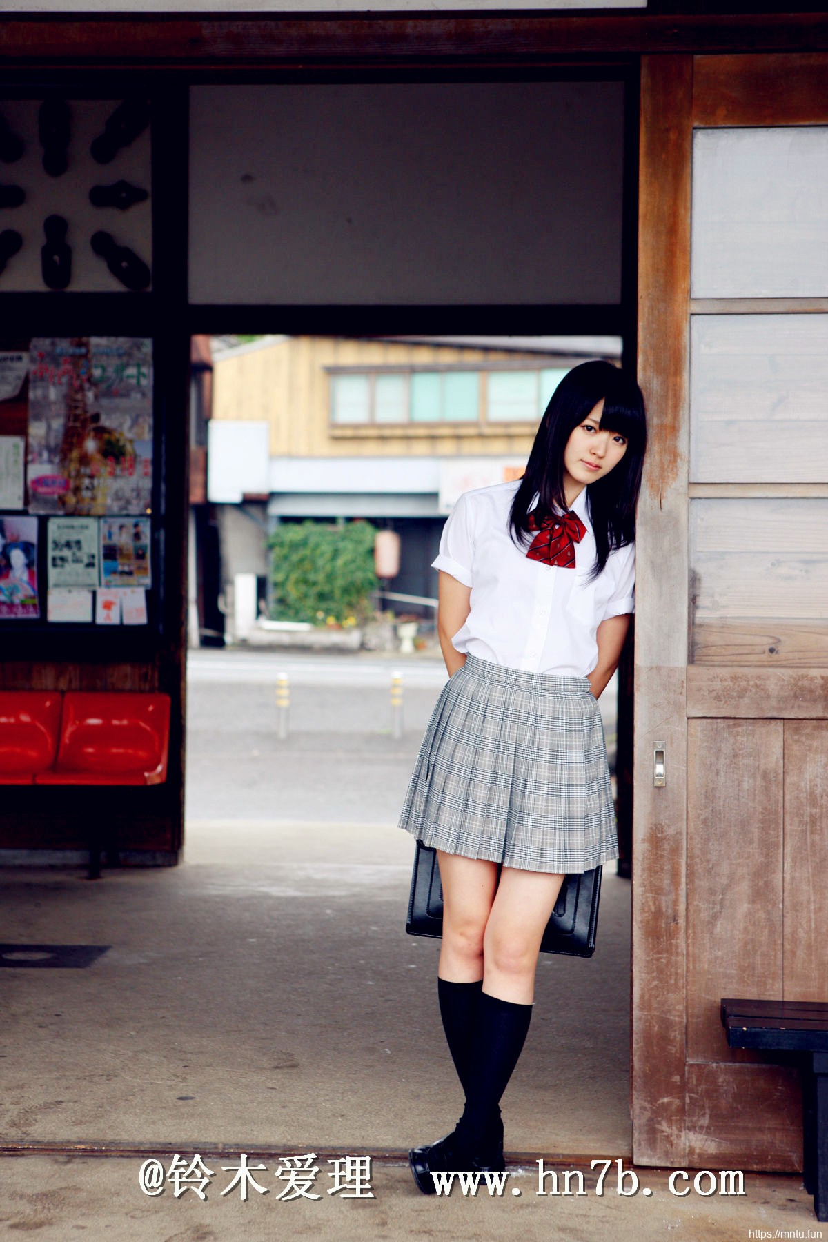 清新极品女神气质养眼美女铃木爱理户外摄影