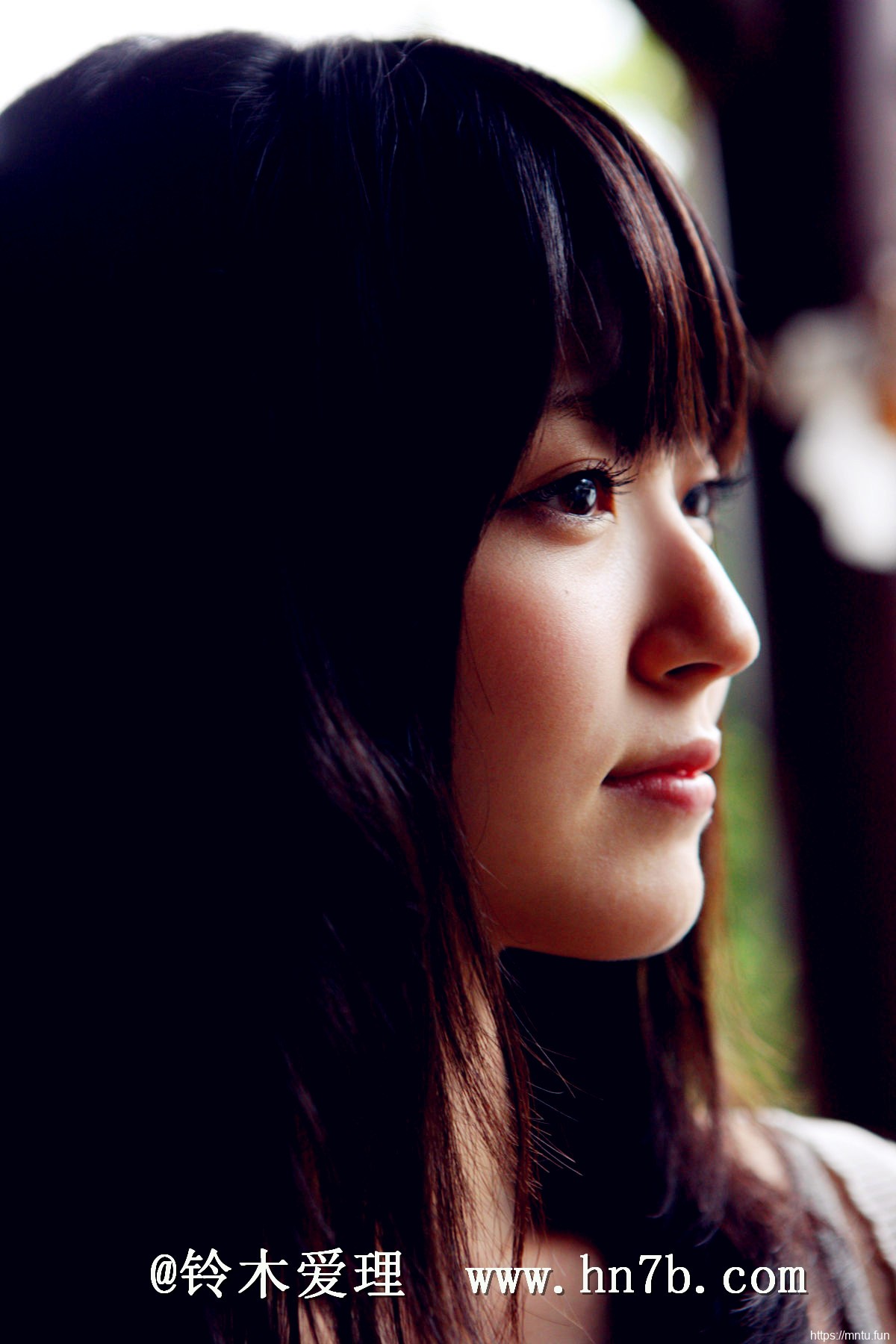 清新极品女神气质养眼美女铃木爱理户外摄影