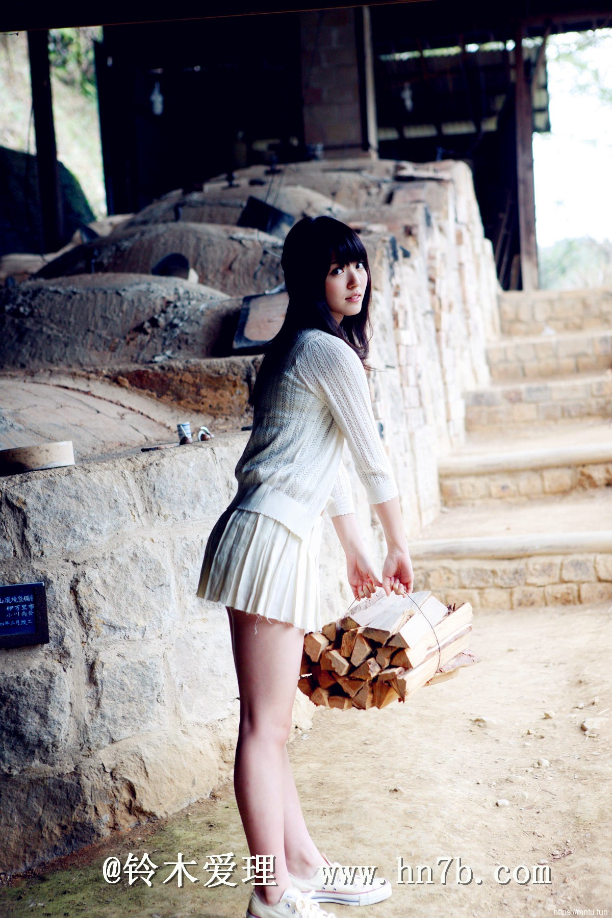 清新极品女神气质养眼美女铃木爱理户外摄影