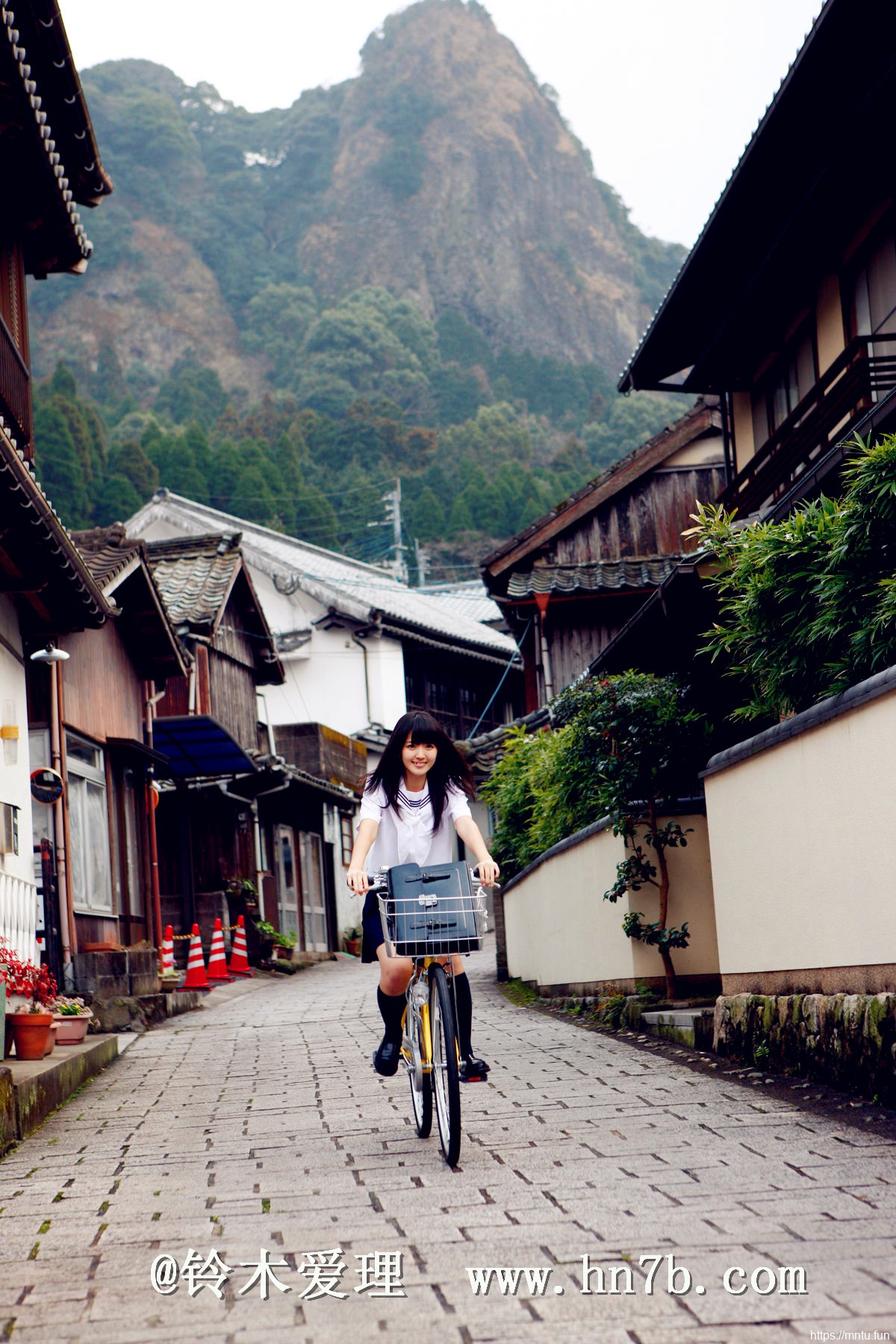 清新极品女神气质养眼美女铃木爱理户外摄影