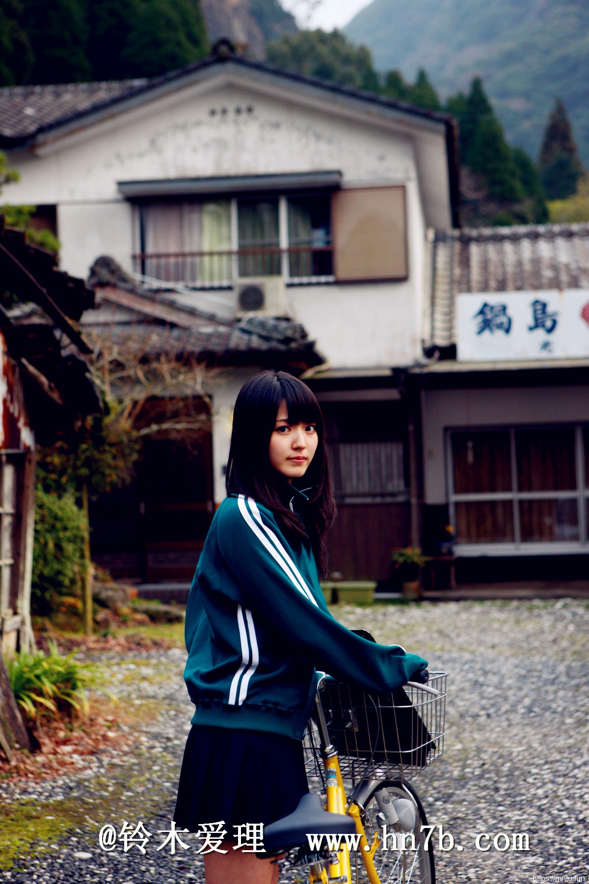 清新极品女神气质养眼美女铃木爱理户外摄影