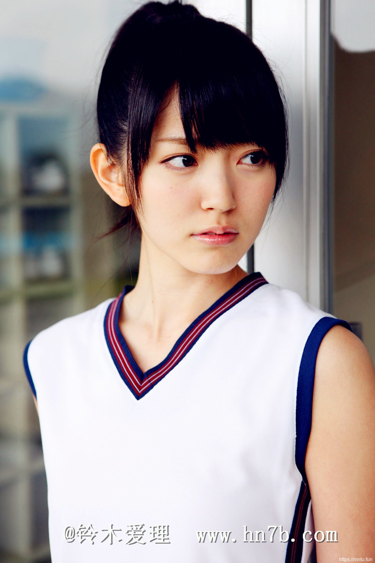 清新极品女神气质养眼美女铃木爱理户外摄影