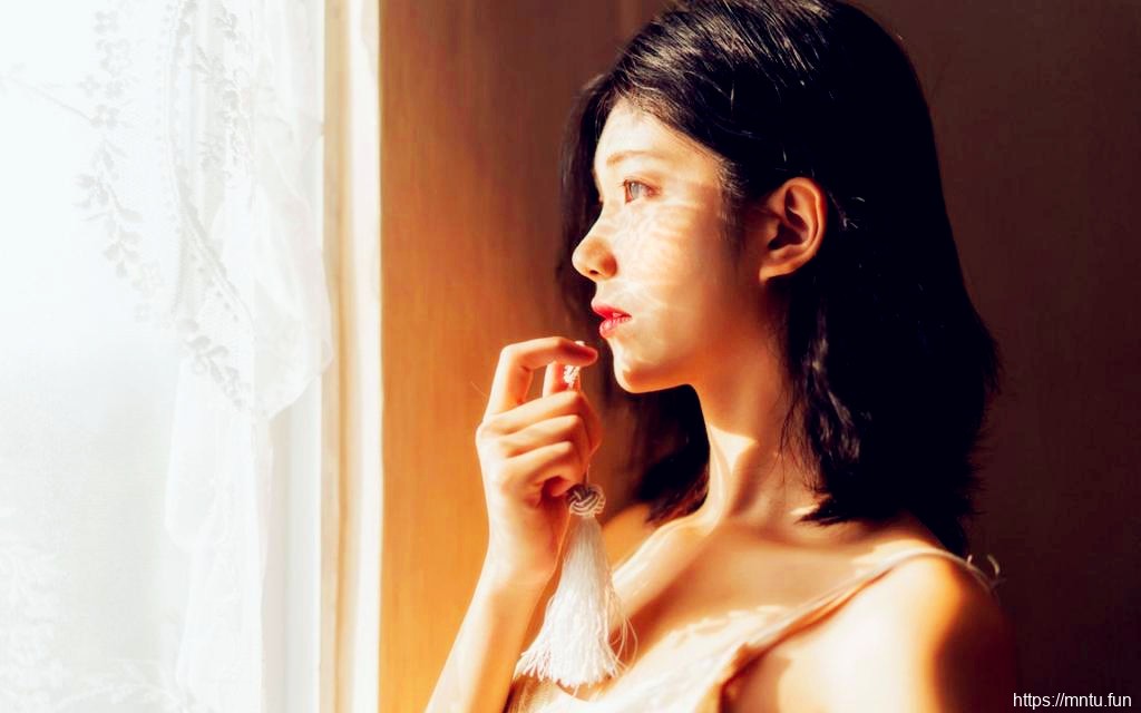 极品性感吊带美女写真2019艺术摄影