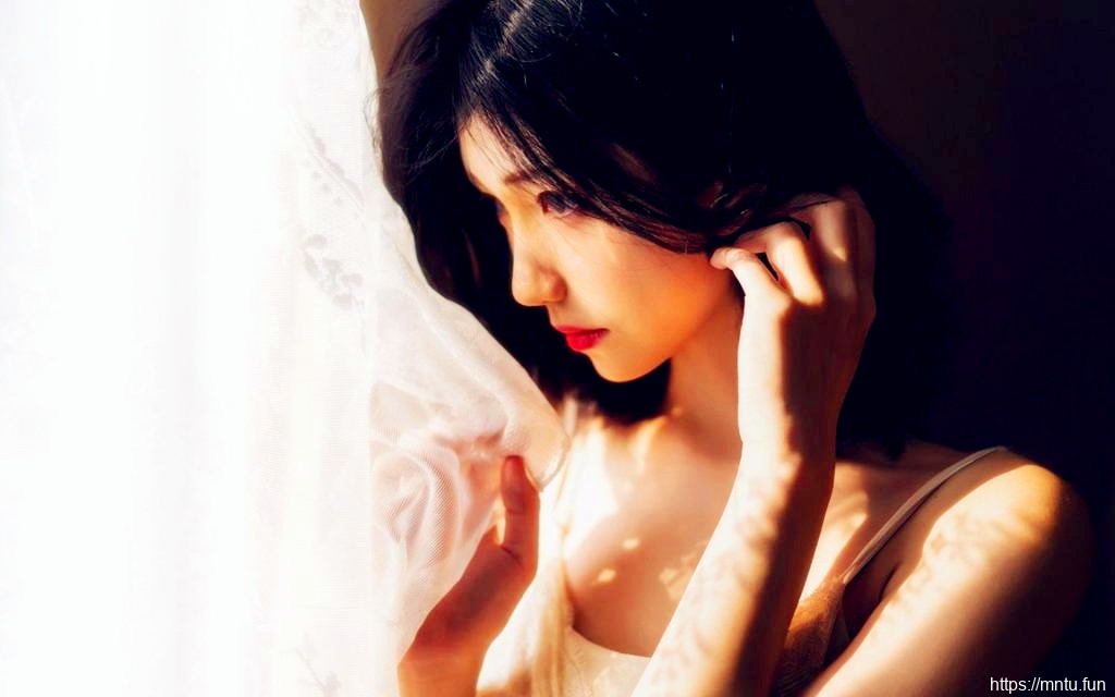 极品性感吊带美女写真2019艺术摄影