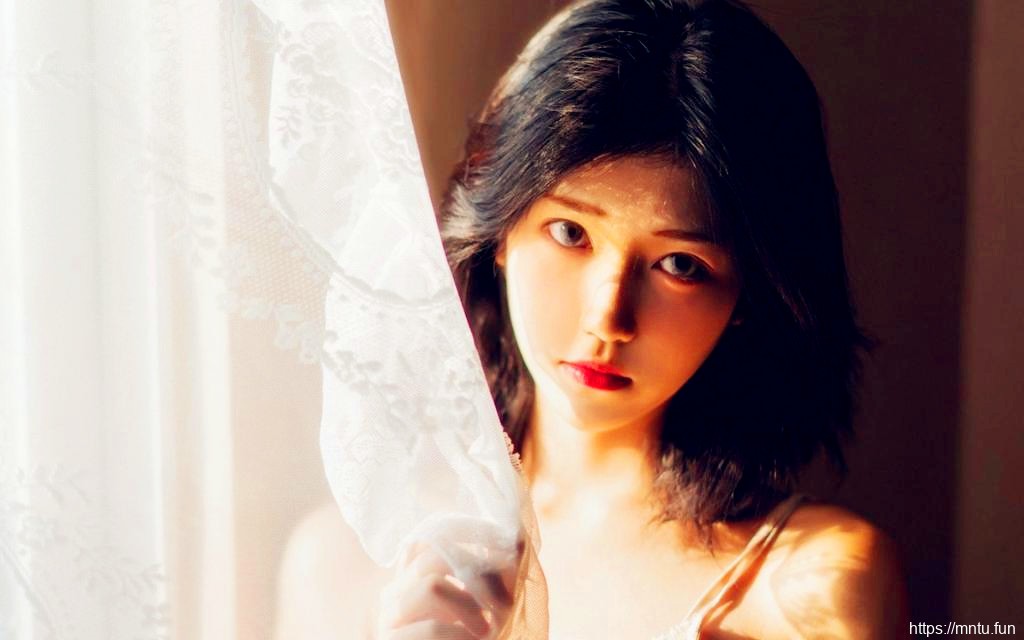 极品性感吊带美女写真2019艺术摄影