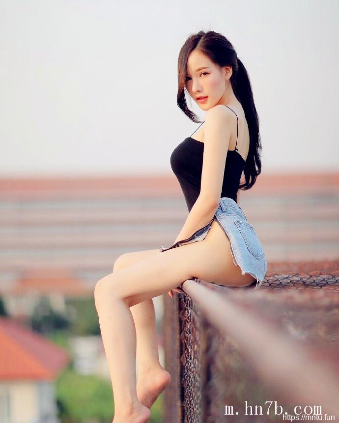 成熟街拍美女艺术图片大全