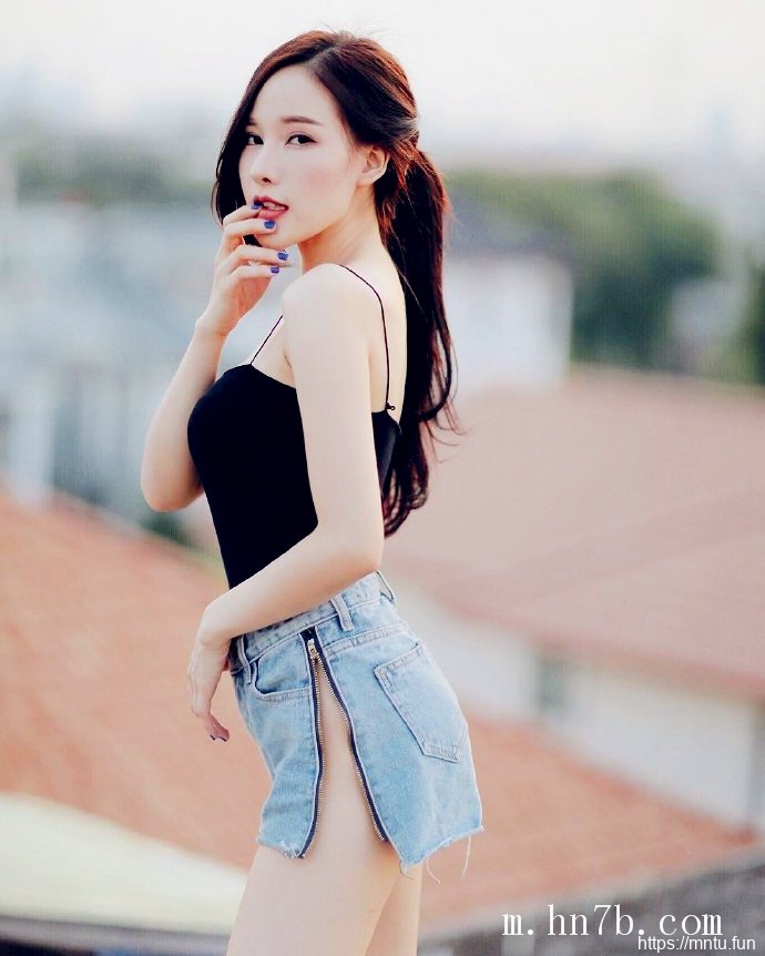 成熟街拍美女艺术图片大全